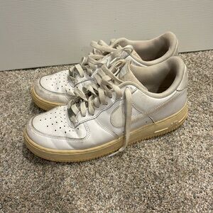Woman’s size 9 Air force 1